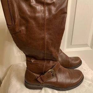 Bare Traps brand boot.